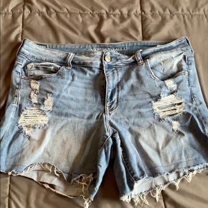 American Eagle distressed Midi short